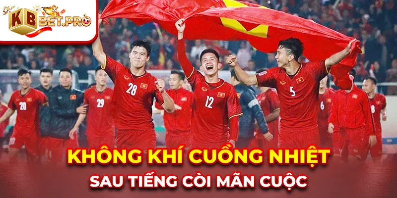 Không khí cuồng nhiệt sau tiếng còi mãn cuộc